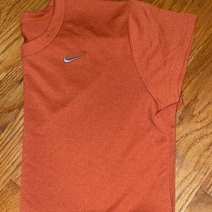 LIKE NEW NIKE FIT TSHIRT